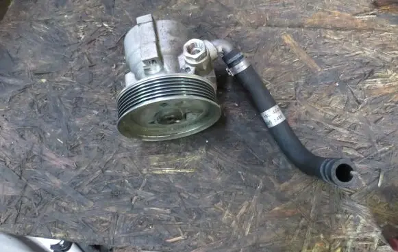 Opel Corsa E Power steering pump 52062441