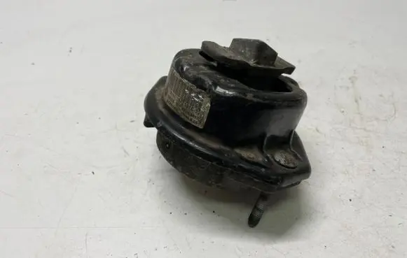 BMW 7 E65 E66 Engine mount bracket 6771918