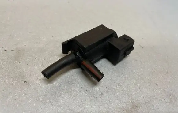 BMW 5 E60 E61 Turbo solenoid valve 1742712