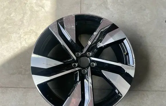 Volvo XC40 R20 alloy rim 32327148