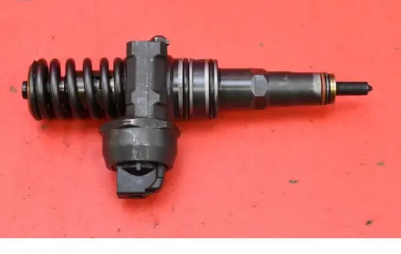 Skoda Octavia Mk2 (1Z) Fuel injector 038130073AG