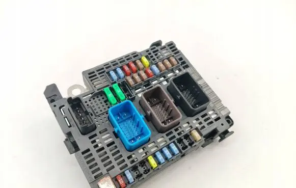 Peugeot 508 RXH Fuse module 9810296480