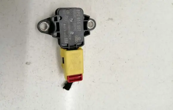Audi A3 S3 8P Airbag deployment crash/impact sensor 8P0955557