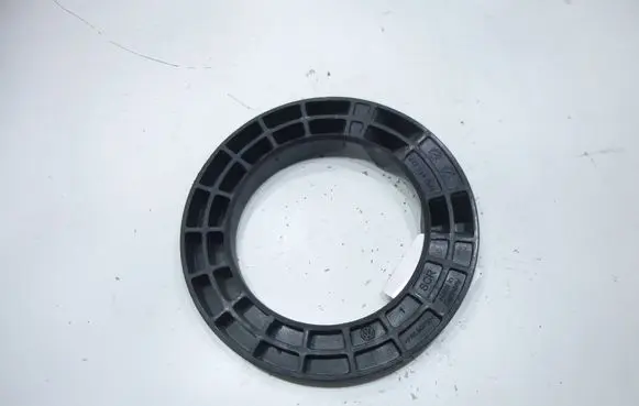 Volkswagen Touareg II Coil spring mount 7P0411177