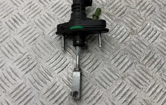 Toyota Avensis T270 Clutch master cylinder 3142002051 3145942040
