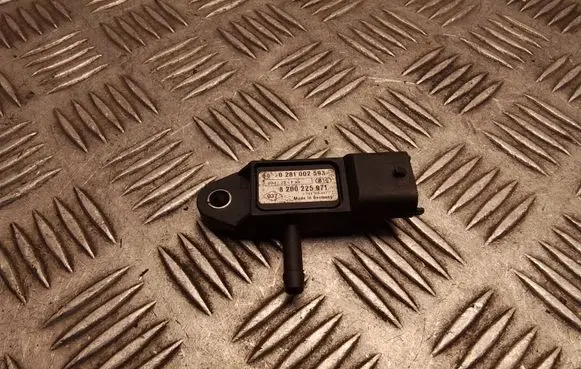 Opel Vivaro Air pressure sensor 8200225971 0281002593 1011231FX5