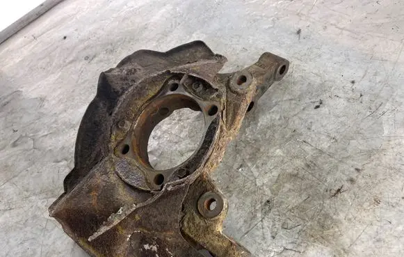 Hyundai Santa Fe Front wheel hub spindle knuckle