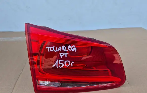Volkswagen Touareg II Tailgate rear/tail lights 7P6945093B