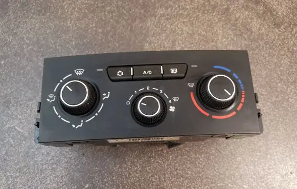 Peugeot 207 Climate control unit N108225D E1065950