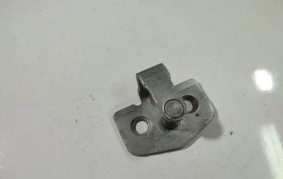 Opel Astra H Front door lock loop/hook striker 