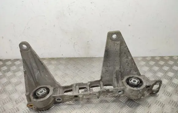Mercedes-Benz Vito Viano W447 Rear differential/diff mount bracket A4473530000