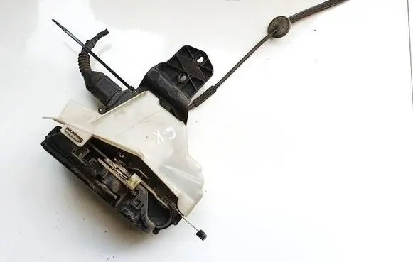 Volkswagen PASSAT B5 Rear door lock 3B0837867