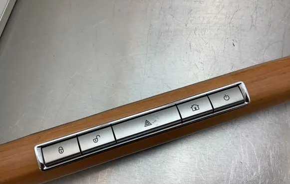 Jaguar XF X250 Dashboard glove box trim 8X23045K16AB 8X2311B650AB