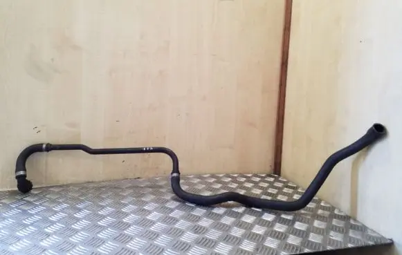 BMW X5 E53 Engine coolant pipe/hose 7505949
