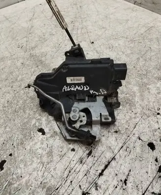 Audi A6 Allroad C5 Front door lock 4B1837016G