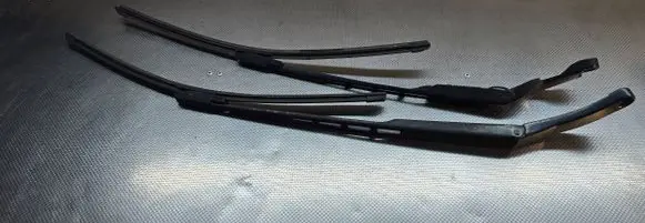 Audi A6 S6 C6 4F Front wiper blade arm 4F1955410 4F1955409