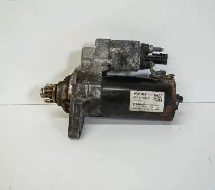 Volkswagen Golf VII Starter motor 02Z911024H