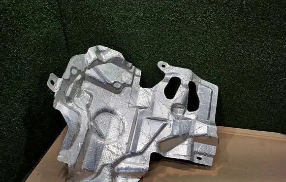 Renault Koleos II Heat shield in engine bay 