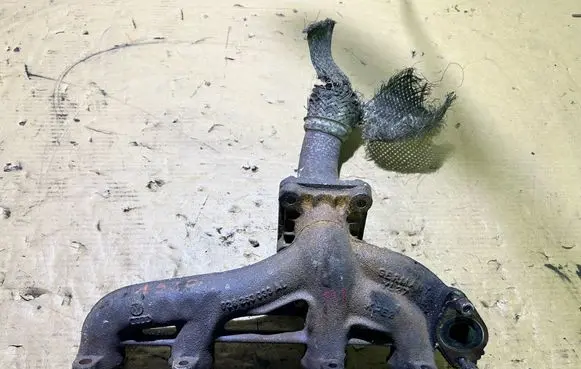Volkswagen Golf IV Exhaust manifold 028253033AL