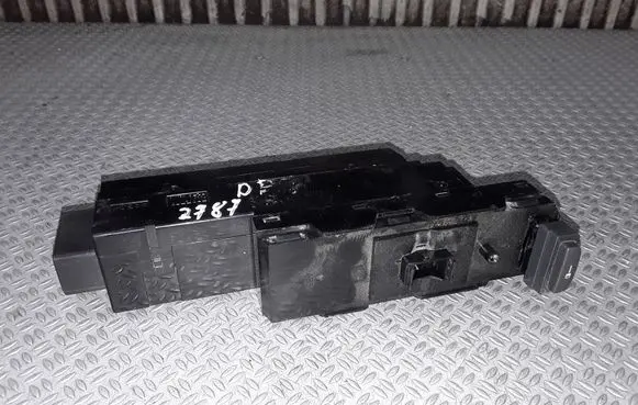 Volvo V70 Electric window control switch 9452961