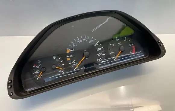 Mercedes-Benz E W210 Speedometer (instrument cluster) 2105400548 84570238 A2105400548
