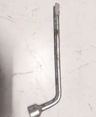Toyota Avensis T250 Wheel nut wrench 