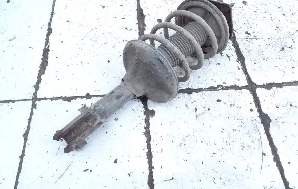 Hyundai Elantra Front shock absorber with coil spring 333205