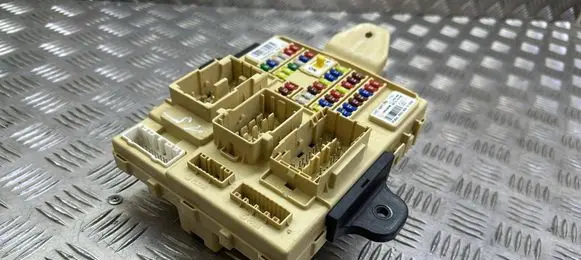 KIA Sorento Fuse module 954002P656