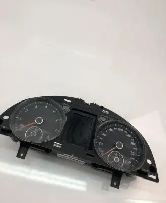 Volkswagen PASSAT B7 Speedometer (instrument cluster) 3AA920870E