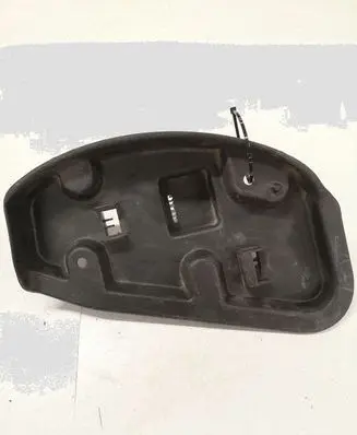 Citroen C5 Tail light bulb cover holder