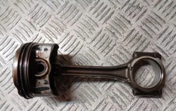 Peugeot 2008 I Piston with connecting rod