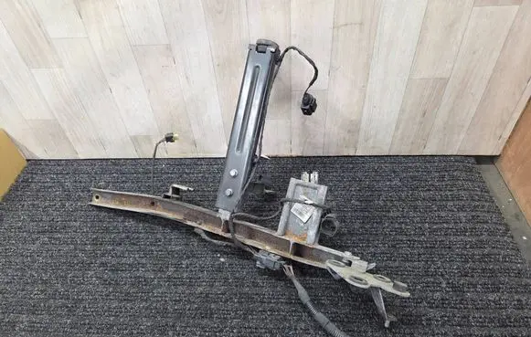 BMW 3 F30 F35 F31 Radiator mount bracket 8645337 6821909 11518645337