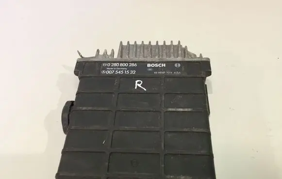 Mercedes-Benz E W124 Engine control unit/module 0075451532 0280800286