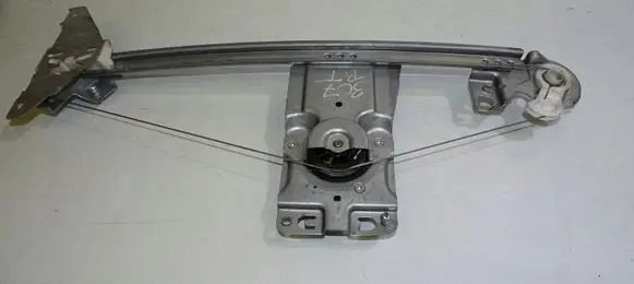 Rear door manual window regulator