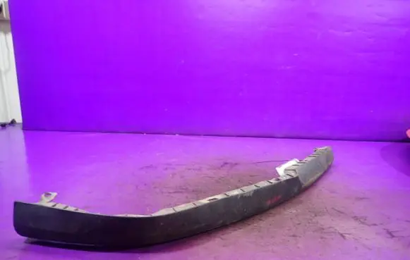 Front bumper lip