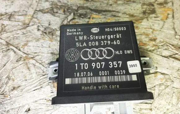 Skoda Octavia Mk2 (1Z) Light module LCM 1T0907357