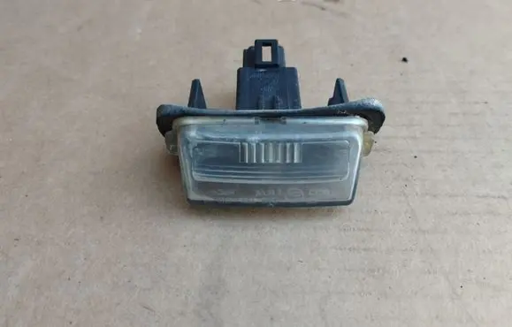 Toyota Avensis T270 Number plate light