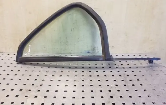 Opel Frontera B Rear vent window glass 