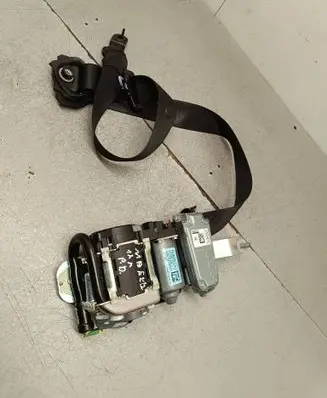 Mercedes-Benz E W212 Front seatbelt 617112200 010R0000 BAMPT11273