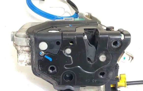 Audi A4 S4 B8 8K Front door lock 8J1837015D