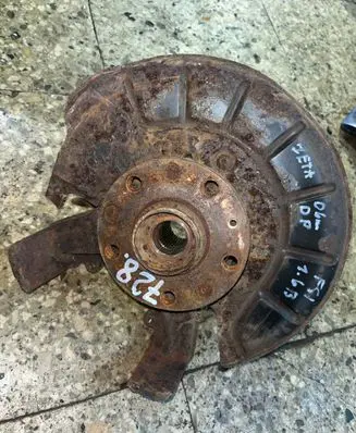Volkswagen Jetta V Front wheel hub