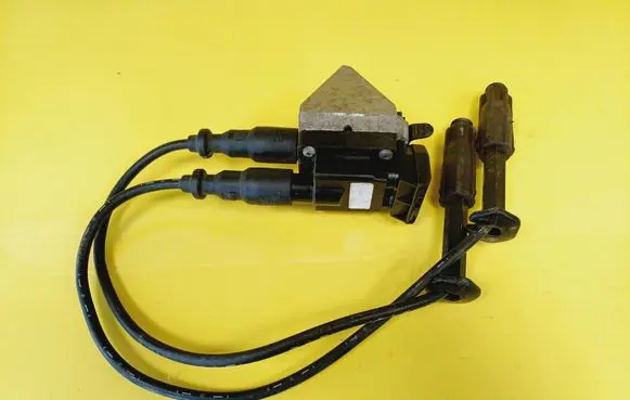 Mercedes-Benz C W203 High voltage ignition coil 0001500480 0221505437 0001582485