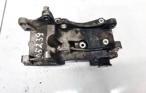 Citroen C5 Engine mounting bracket 9643834880