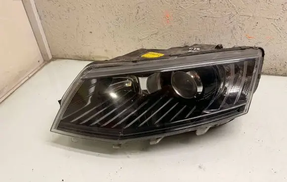 Skoda Octavia Mk3 (5E) Headlight/headlamp 5E1941015B