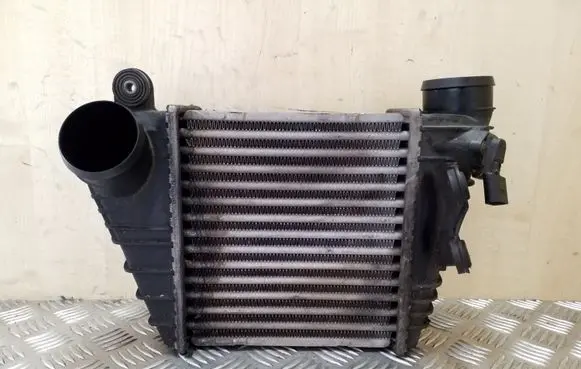 Volkswagen Golf IV Intercooler radiator 1J0121467A 0281002177 038906051