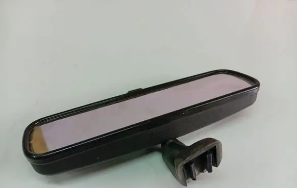 Toyota Yaris Rear view mirror (interior) E11015709