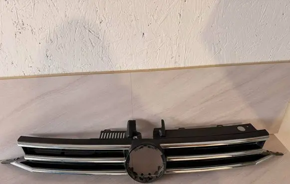 Volkswagen Touran III Front bumper upper radiator grill 5TA853653B