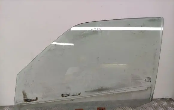 Nissan Juke I F15 Front door window glass four-door