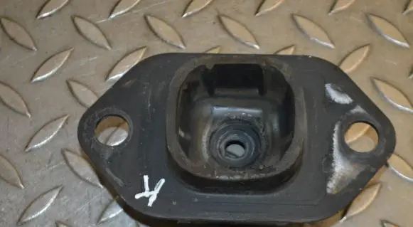 Nissan X-Trail T32 Engine mount bracket 112204BB0A
