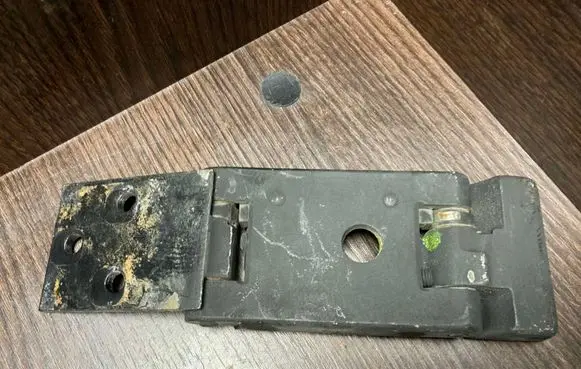 Mercedes-Benz Sprinter W901 W902 W903 W904 Loading door lower hinge 9017400837 A9017400837